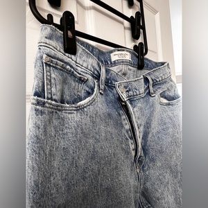 LIKE NEW Abercrombie and Fitch the 90s straight ultra high waisted jeans size 29